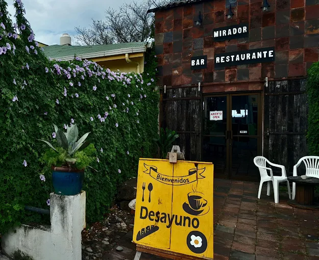 Fachada del restaurante Mirador Punta Descartes en La Cruz, Guanacaste